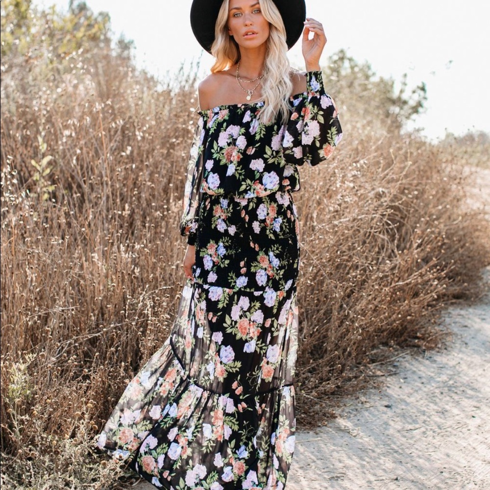 💙Stunning Floral smocked Off Shoulder MAXI DRESS